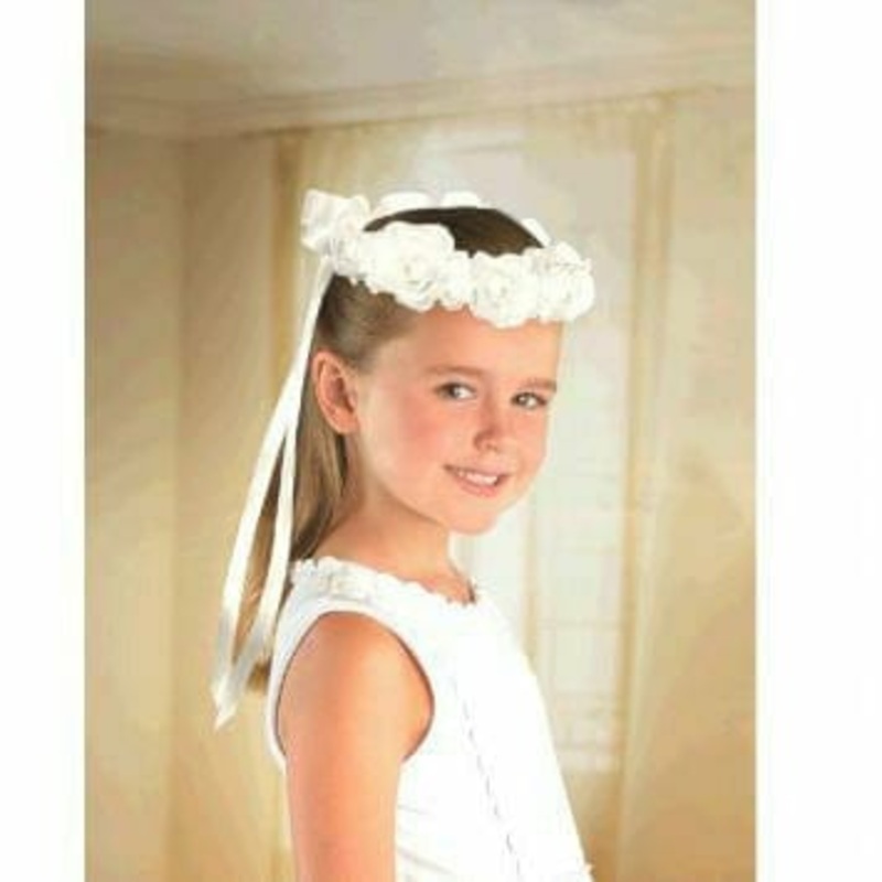 WHITE FLORAL WREATH