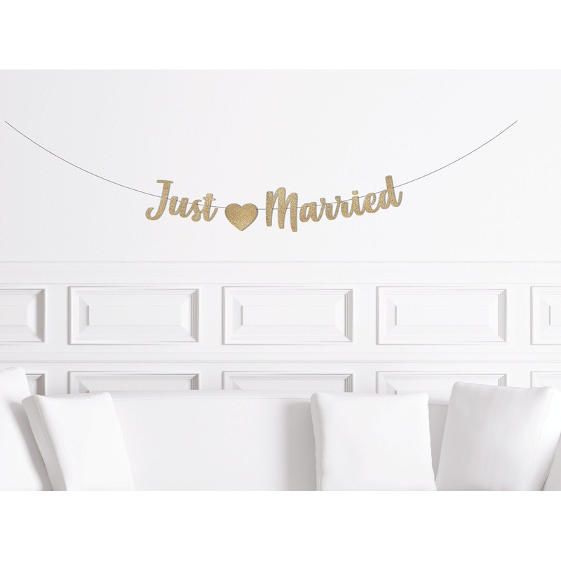 Just Married Banner Garland Sign, Newlywed Photo Prop, Car Sign, Just Married Wedding Pennant Backdrop