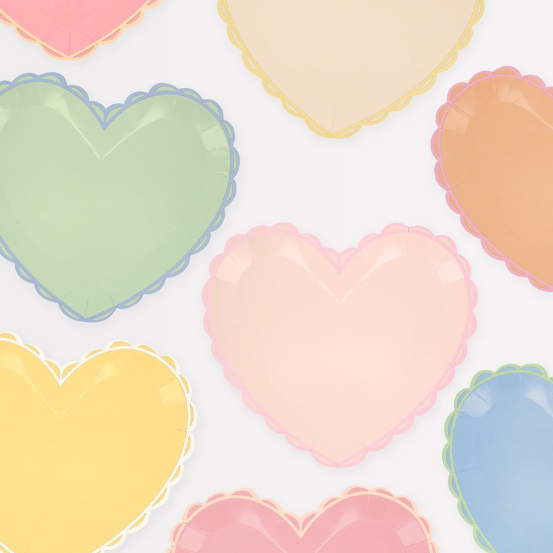 Pastel Heart Large Plates (x 8) S8101